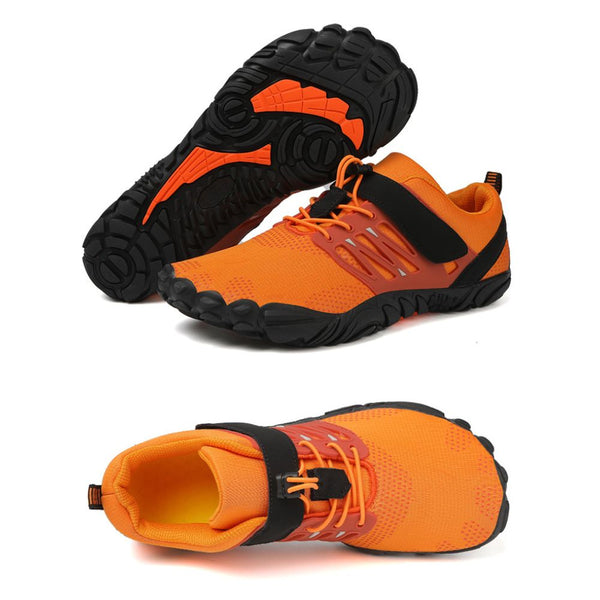 Oranje minimalistische hardloopschoenen met zwarte zool en veters, ademend mesh, geschikt voor trailrunning en fitness. Unisex sportschoenen.