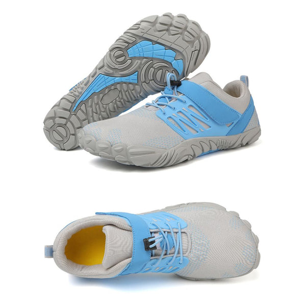 Grijze en blauwe minimalistische hardloopschoenen met vijf tenen, lichtgewicht ontwerp, antislip zool, ideaal voor trailrunning en fitness.