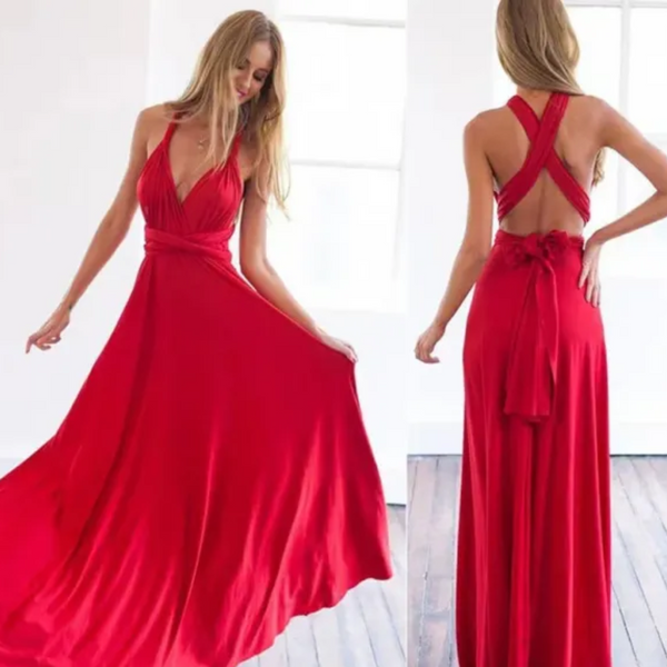 Vrouw in elegante rode avondjurk met halternek en open rug, vloeiende stof, modieuze kleding, perfecte outfit voor speciale gelegenheden.