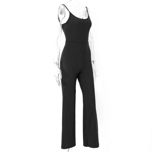 Zwarte dames jumpsuit met smalle schouderbandjes en aansluitende pasvorm, ideaal voor casual en avondkleding. Comfortabele en stijlvolle mode.