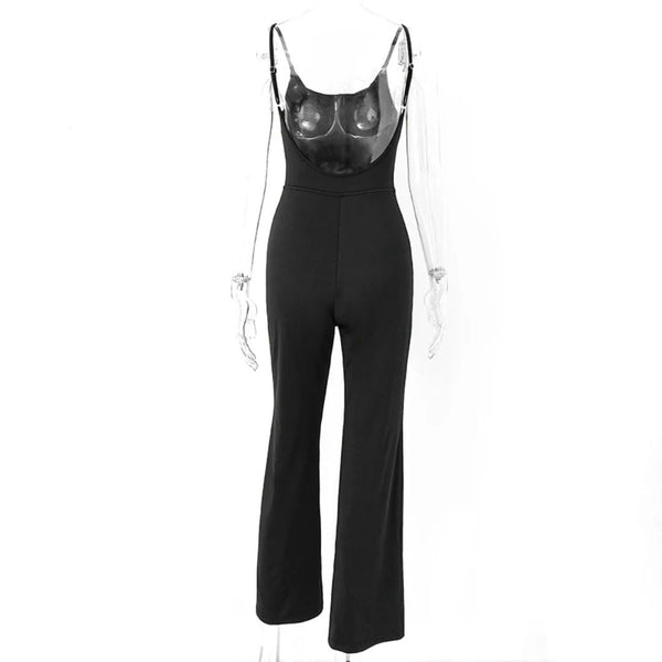 Zwarte jumpsuit met wijde pijpen en transparante schouderbanden op een mannequin. Modieuze dameskleding, elegant en veelzijdig voor elke gelegenheid.