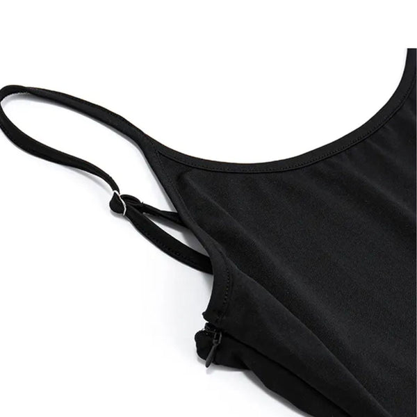 Zwarte dames tanktop met verstelbare spaghettibandjes, gemaakt van zachte stof. Ideaal voor casual en sportieve outfits.