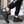 Zwarte sportschoenen met groene accenten, gedragen door persoon in zwarte joggingbroek. Moderne hardloopschoenen, comfortabel en stijlvol ontwerp.