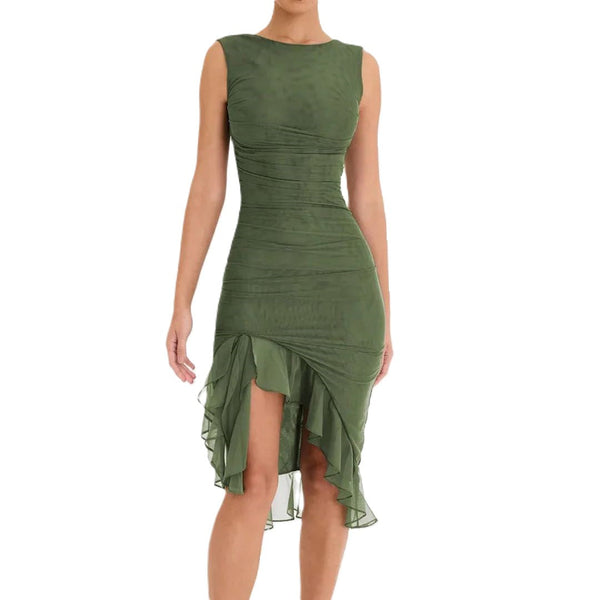 Groene asymmetrische jurk met ruches, mouwloos ontwerp, elegante avondjurk, perfect voor feestjes en speciale gelegenheden.