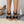 Dames sleehaksandalen met zwarte bandjes en zilveren ringen, zomerschoeisel, stijlvolle sandalen, comfortabele espadrilles, modeaccessoire.