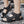 Zwarte leren sandalen voor heren op rotsachtige ondergrond, verstelbare klittenbandsluiting, ideaal voor wandelen en outdoor activiteiten.