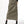 Olijfgroene cargorok met zakken, zwarte riem en hoge taille, gecombineerd met zwarte sneakers. Trendy streetwear mode voor dames.