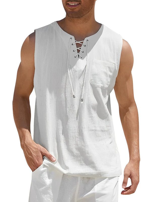 Mouwloos wit herenhemd met vetersluiting en borstzak, ideaal voor zomerse casual outfits. Comfortabel en stijlvol, perfect voor strandmode.