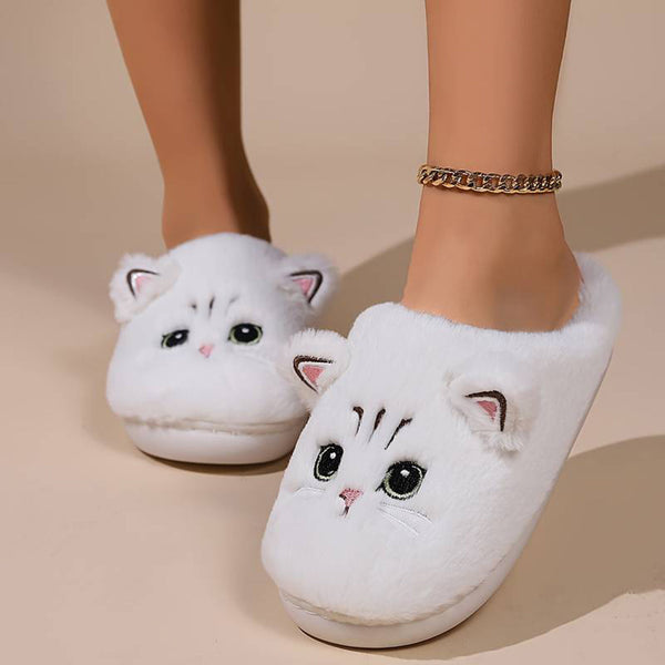 Witte pluche pantoffels met schattig kattengezicht, damesmode, comfortabele huisschoenen, warme winteraccessoires, trendy en stijlvol design.