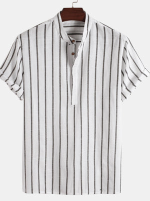 Wit gestreept herenoverhemd met korte mouwen en opstaande kraag, casual stijl, ideaal voor zomermode en dagelijkse outfits.