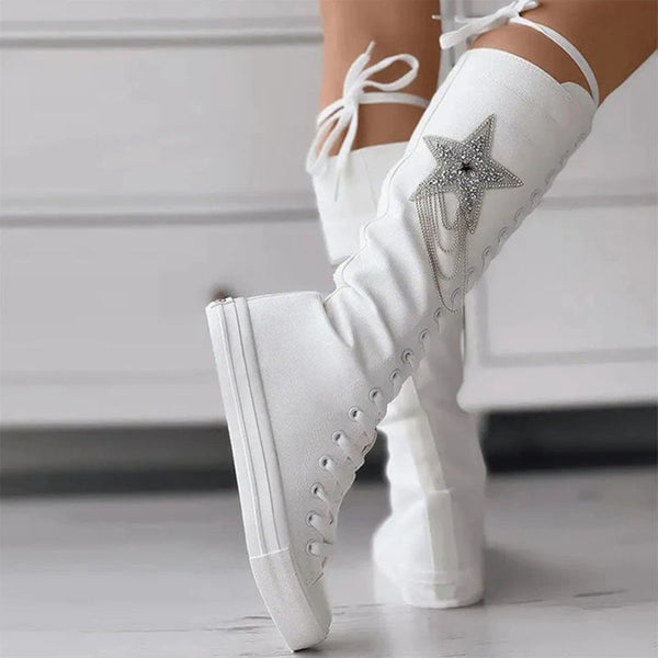 Witte hoge sneakers met sterdecoratie en veters, trendy damesmode, comfortabele schoenen, casual stijl, perfect voor dagelijks gebruik.