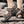 Bruine wandelsandalen voor heren met stevige zool en klittenbandsluiting, ideaal voor outdooractiviteiten en trekking op rotsachtig terrein.