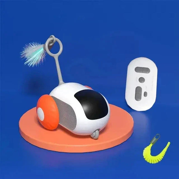 Interactief kattenspeelgoed met oranje wielen en pluizige staart op blauwe achtergrond. Inclusief afstandsbediening en groen speeltje. Perfect voor kattenplezier.