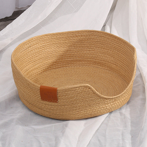 Handgemaakte bamboe huisdiermand, duurzaam en stijlvol, ideaal voor katten en kleine honden. Perfect voor een comfortabele rustplek in huis.