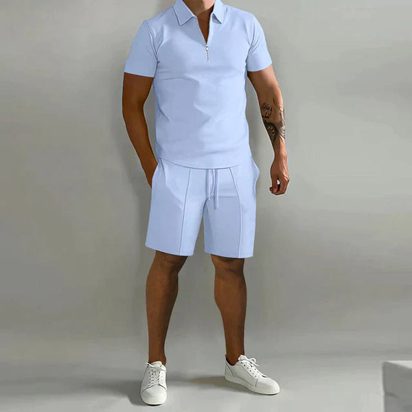 Lichtblauw heren trainingspak, korte mouwen poloshirt en sportshorts, zomeroutfit, casual en stijlvol, perfect voor sport en vrije tijd.