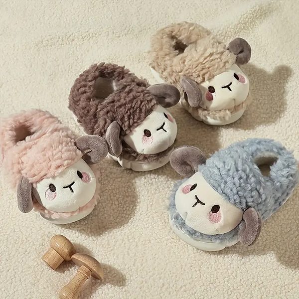 Schattige, pluizige kindersloffen in de vorm van schapen, verkrijgbaar in roze, bruin, beige en blauw. Perfect voor warme, comfortabele voeten.