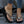 Damesvoeten in trendy zwarte platform slippers met strass en parel enkelbandje, casual zomerstijl, close-up op houten achtergrond.
