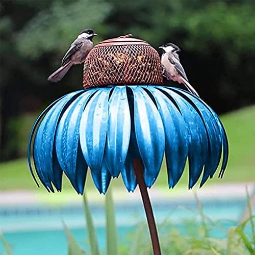 Blauwe metalen vogelvoeder in bloemvorm met twee vogels, tuinornament, decoratief vogelhuisje, buitengebruik, tuinaccessoire.