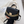 Zwarte leren handtas met gouden ketting, elegant design, damesmodeaccessoire, trendy schoudertas op witte achtergrond, stijlvolle uitstraling.