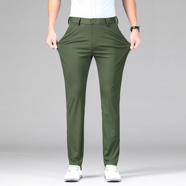 Groene heren zomerbroek, slank en casual, gemaakt van ijszijde. Comfortabele pasvorm, ideaal voor warme dagen. Beschikbaar in meerdere kleuren.