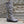 Grijze hoge laars met opbergruimte, ritssluiting en leren details, ideaal voor herfstmode. Comfortabele dameslaars voor dagelijks gebruik.