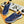 Donkerblauwe sneakers met bruine accenten op een skateboard, sportieve herenschoenen, casual stijl, comfortabele zolen, trendy modeaccessoire.