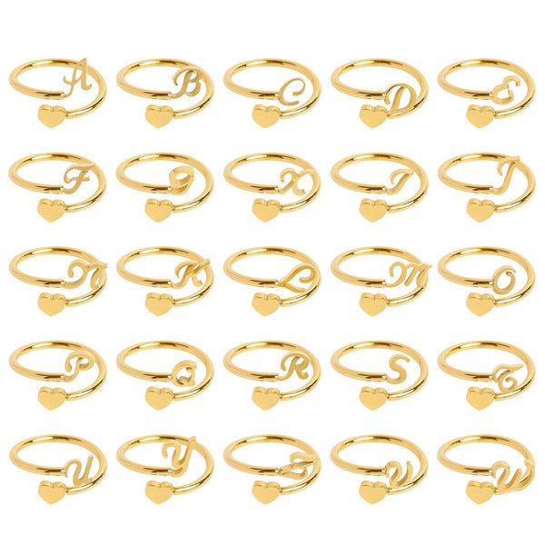 Gouden initialen ringen met hartjes, A-Z alfabet, gepersonaliseerde sieraden, modieuze accessoires, perfect cadeau voor vrouwen, elegante stijl.