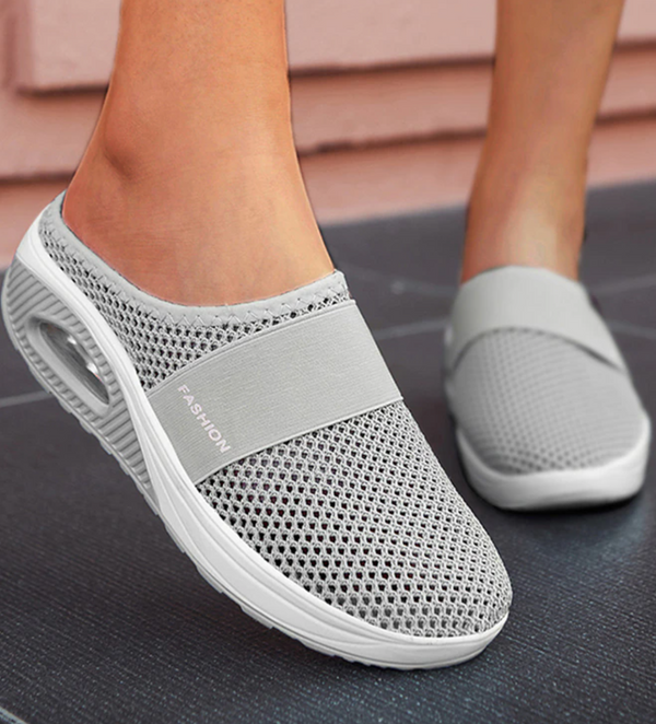 Grijze ademende mesh sneakers met elastische band, comfortabele slip-on schoenen voor dames, ideaal voor dagelijks gebruik en wandelen.