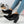 Zwarte leren enkellaarsjes met krokodillenprint en blokhak, gedragen met blauwe skinny jeans. Stijlvolle damesmode, trendy schoenen.