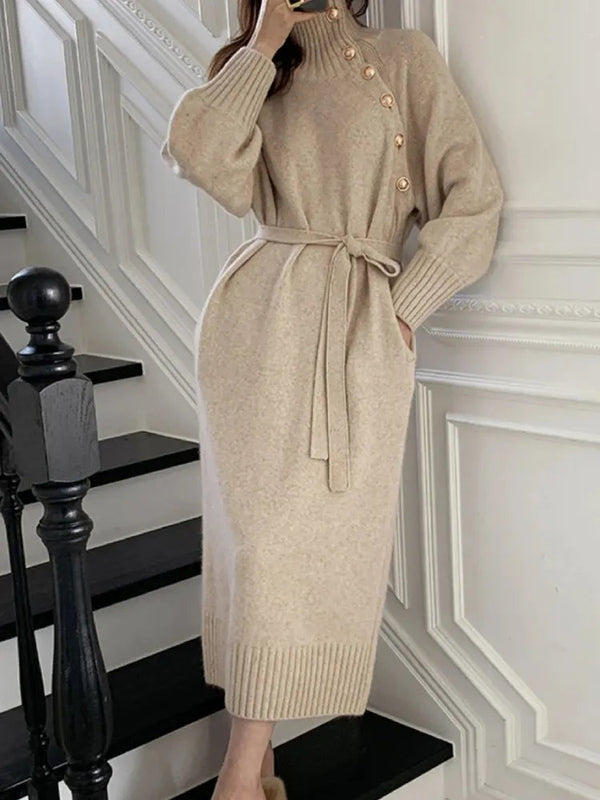 Beige gebreide midi-jurk met knopen en ceintuur, lange mouwen, elegante damesmode, herfst-winter outfit, comfortabele en stijlvolle kleding.