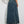 Dames denim maxi rok, hoge taille, casual stijl, blauwe spijkerstof, gecombineerd met witte sneakers en groene top, modieuze outfit.