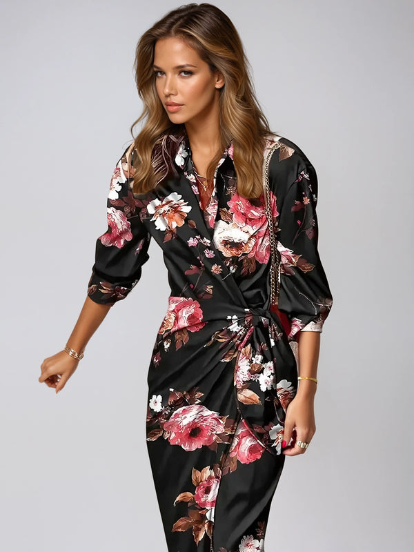 Vrouw in elegante zwarte bloemenjurk met roze en witte bloemenprint, lange mouwen, knoopdetail, modieuze dameskleding, stijlvolle outfit.