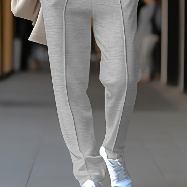 Grijze joggingbroek met witte sneakers, casual mode, comfortabele streetwear, trendy outfit voor dagelijks gebruik, moderne stijl, stedelijke look.
