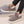 Grijze, geribbelde pantoffels met witte voering voor dames, comfortabele winterse huisschoenen, warme antislip sloffen, casual stijl.