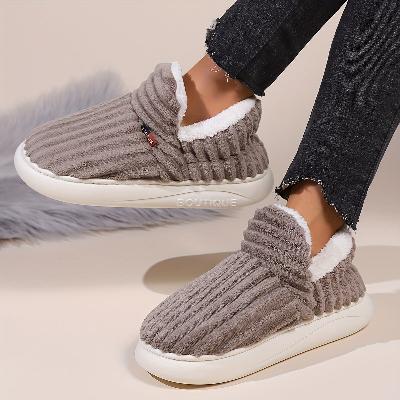 Grijze, geribbelde pantoffels met witte voering voor dames, comfortabele winterse huisschoenen, warme antislip sloffen, casual stijl.