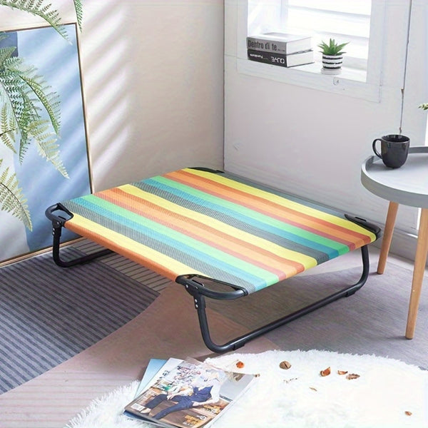 Kleurrijk opvouwbaar hondenbed van nylon, geschikt voor kleine tot grote honden, wasbaar, geplaatst in een moderne woonkamer met planten en decor.