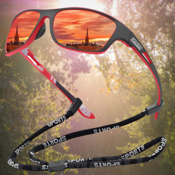 Sportieve zonnebril met rode accenten en reflecterende glazen, toont stadsgezicht in lenzen. Ideaal voor outdoor activiteiten en modebewuste sporters.