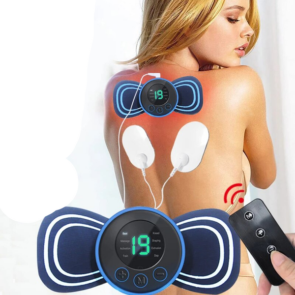 Draagbare elektrische spierstimulator op rug van vrouw, met afstandsbediening. Ideaal voor pijnverlichting en spierherstel. Geschikt voor thuisgebruik.