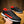 Zwarte en rode herensneakers, maat 48, met veters en comfortabele zool. Luxe sportschoenen voor heren, ideaal voor hardlopen en atletiek.