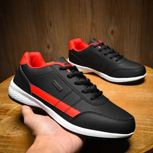Zwarte en rode herensneakers, maat 48, met veters en comfortabele zool. Luxe sportschoenen voor heren, ideaal voor hardlopen en atletiek.