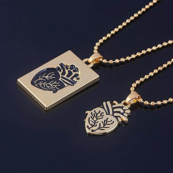 Gouden ketting met anatomisch hart hanger, modern design, ideaal voor mode-accessoires, sieraden cadeau, stijlvolle uitstraling.