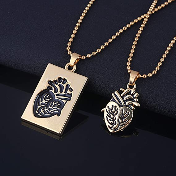 Gouden ketting met anatomisch hart hanger, modern design, sieraden voor dames, stijlvolle accessoire, perfect cadeau, modieuze uitstraling.