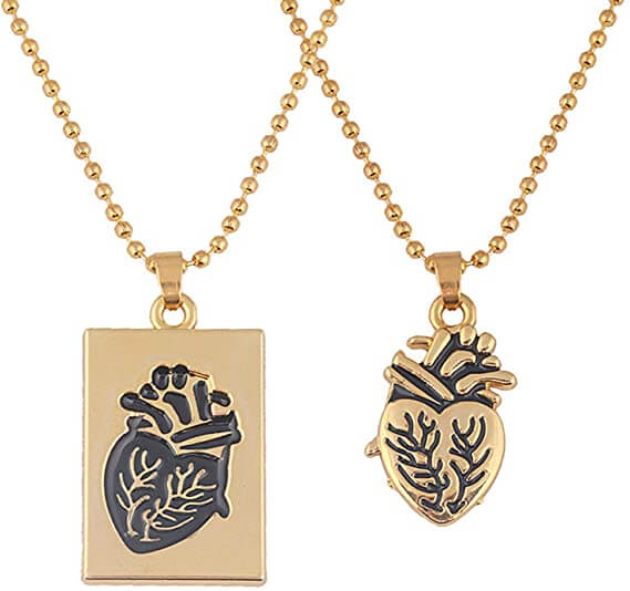 Gouden ketting met anatomisch hart hanger, uniek design, sieraden voor dames, modieuze accessoire, perfect cadeau, trendy en stijlvol.