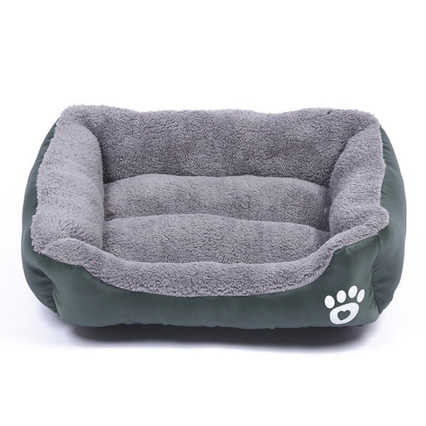 Donkergroene hondenmand, zacht en comfortabel, met grijze voering. Verkrijgbaar in verschillende maten, wasmachinebestendig. Perfect voor huisdieren.