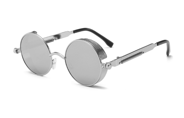 Ronde zilveren retro zonnebril met metalen frame en donkere glazen, steampunk stijl, unisex design, modieuze accessoire voor mannen en vrouwen.