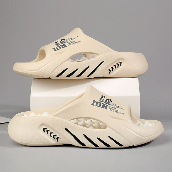 Beige unisex slippers met zwarte accenten, modern design, comfortabele pasvorm, ideaal voor dagelijks gebruik. Trendy sandalen voor binnen en buiten.