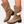 Beige suède laarzen met lage hak, pompons en strikdetail. Trendy damesmode, comfortabele winterlaarzen, stijlvol en veelzijdig voor dagelijks gebruik.