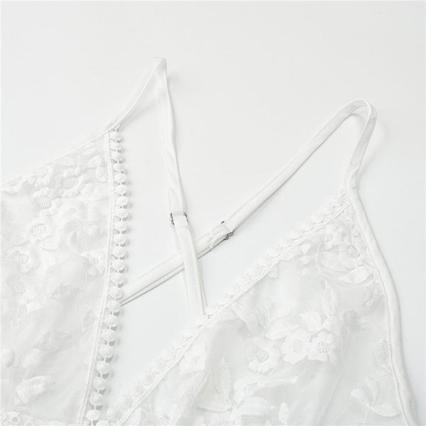 Witte kanten bralette met bloemenpatroon en verstelbare bandjes, elegante lingerie, perfect voor damesmode en comfortabele pasvorm.