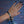 Hand met zwarte nagellak draagt een lavasteen armband met geometrische kralen, ideaal voor aromatherapie en etherische oliën.