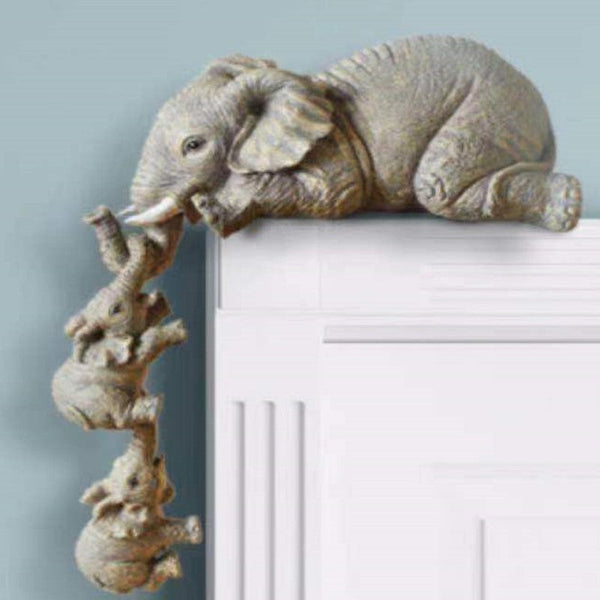 Olifant beeldje van resin, drie olifantjes decoratie, ornament voor interieur, grijs, detailrijk, geschikt voor woonkamer of kantoor decor.